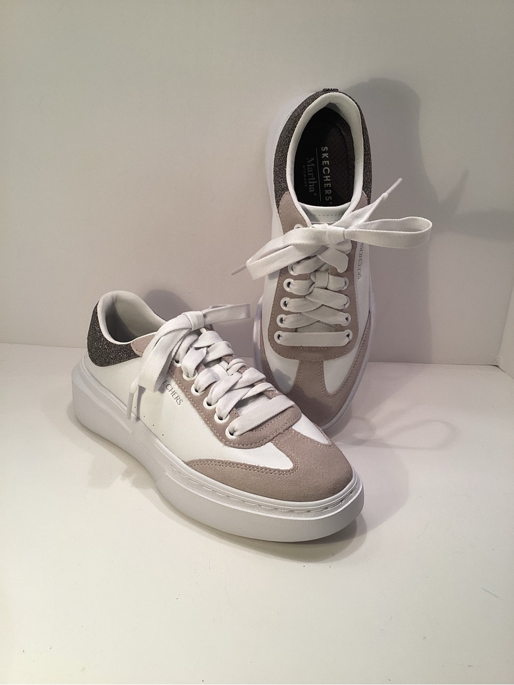 A17 Skechers Women's White and Taupe Low-Top Platform Sneakers